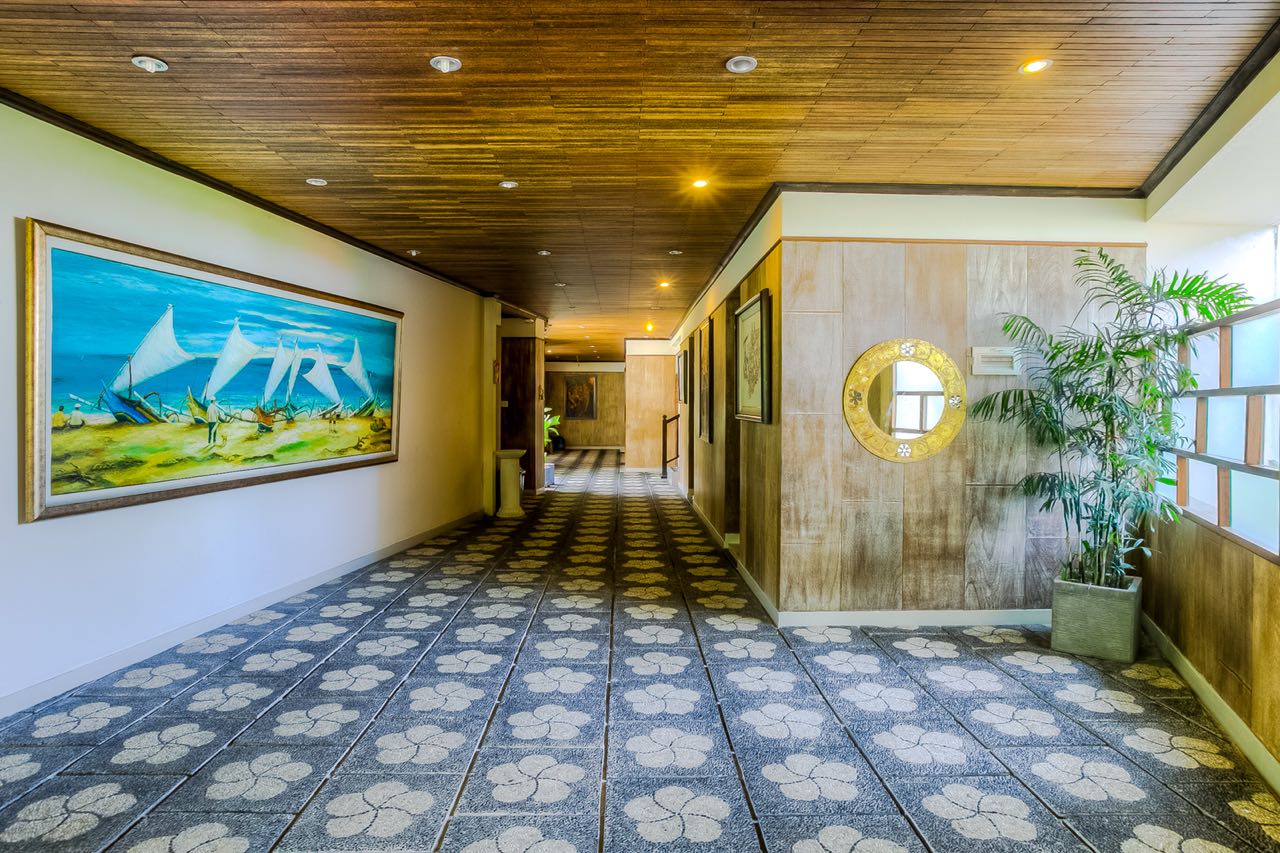 OUTSIDE ROOM